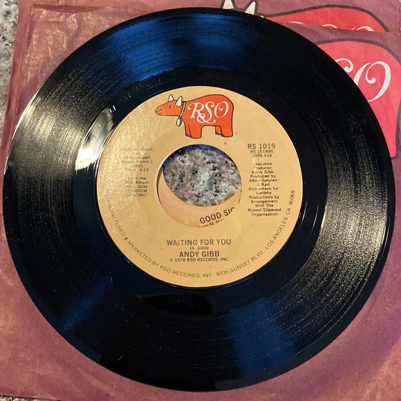 45 RPM vinyl record from the 80’s Andy Gibb “Desire” & “ Waiting for You” - Picture 3 of 4
